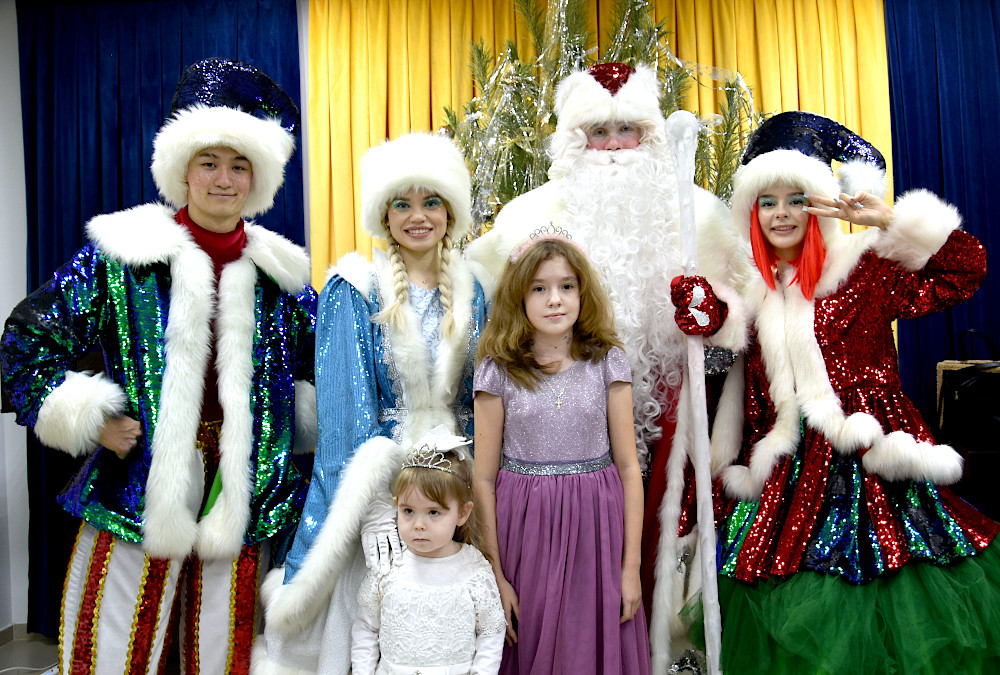 В актовом зале ГТК прошли Новогодние праздники у елки для детей сотрудников