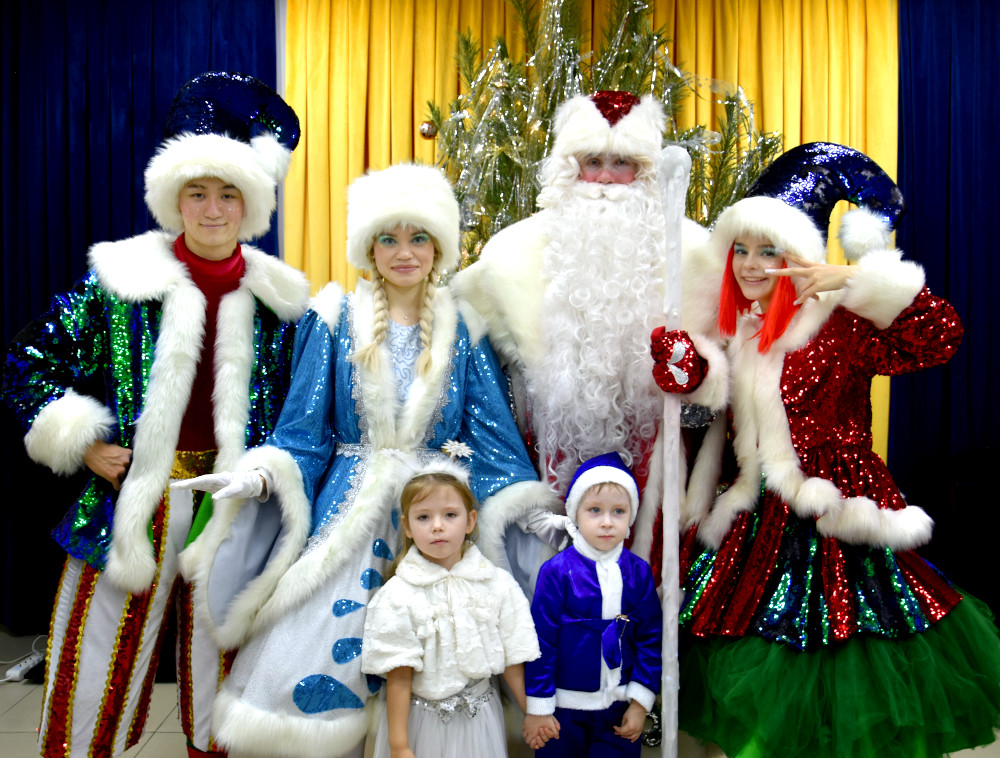 В актовом зале ГТК прошли Новогодние праздники у елки для детей сотрудников
